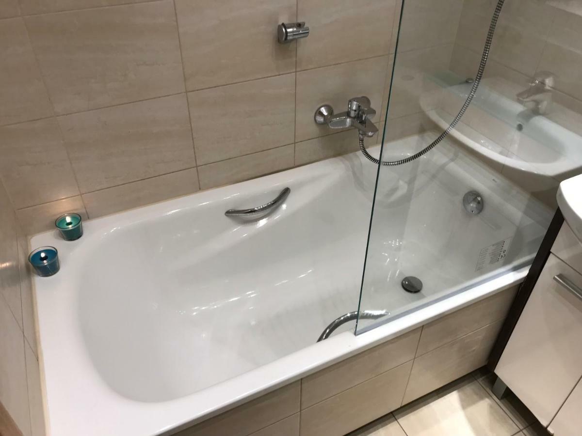 Rent0Nline Hoza Apartment Center Metro Варшава Екстер'єр фото