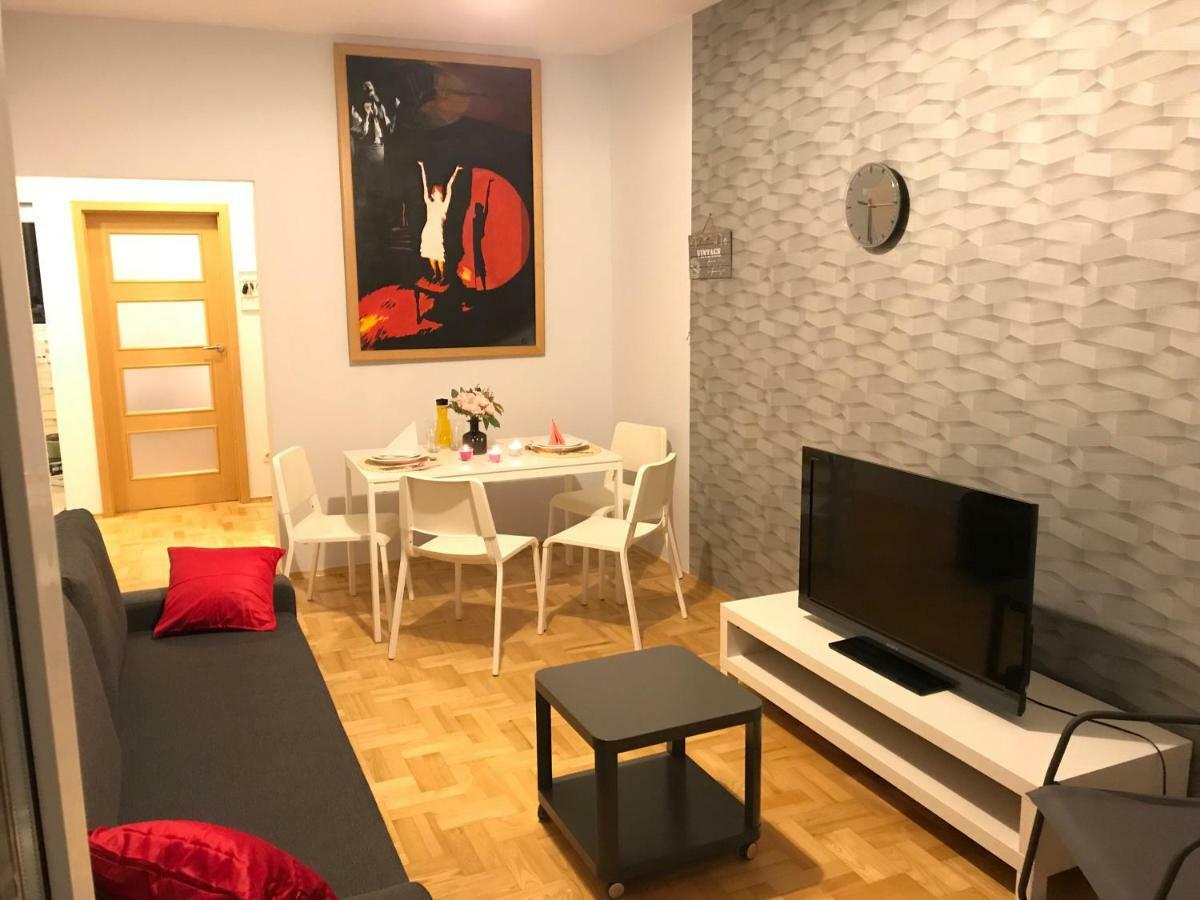 Rent0Nline Hoza Apartment Center Metro Варшава Екстер'єр фото
